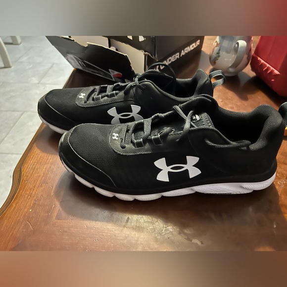 Under Armour Women's Charged Assert 8 Running Shoe in black size 11. - Picture 9 of 10